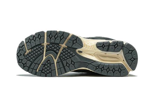 New Balance 2002R Black Dark Grey (M2002RBL) | SneakerClassics