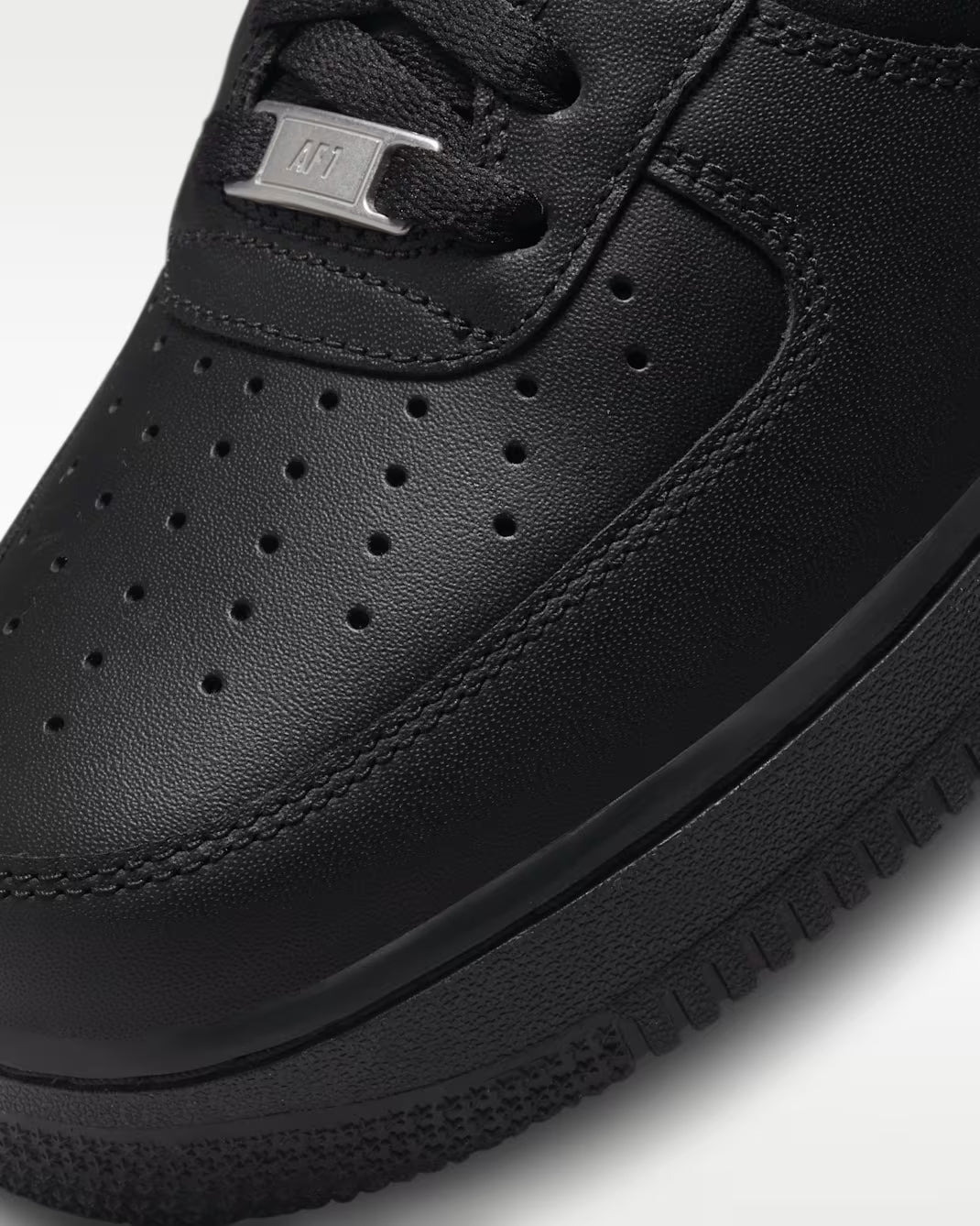 Nike Air Force 1 '07 | SneakerClassics