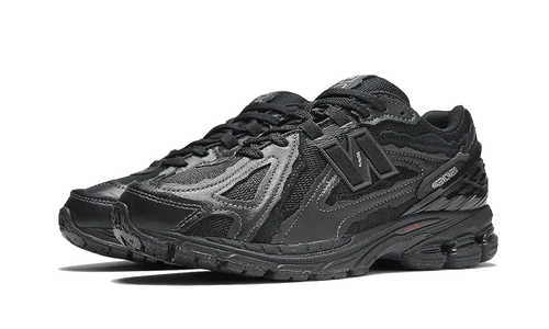 New Balance 1906D Protection Pack Black Leather (M1906DF) | SneakerClassics