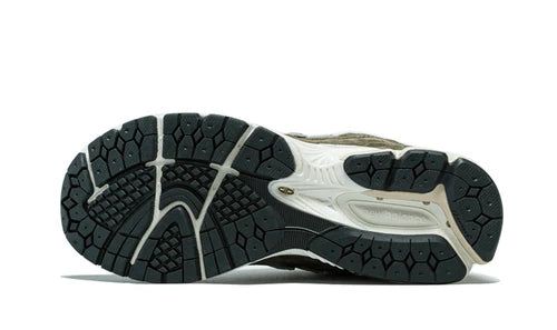 New Balance 2002R Olive Brown (M2002RHN) | SneakerClassics