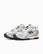 New Balance 204L Silver Metallic Black (U) | SneakerClassics