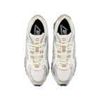 New Balance 204L Silver Metallic Flat Taupe (U204LSWA) | SneakerClassics