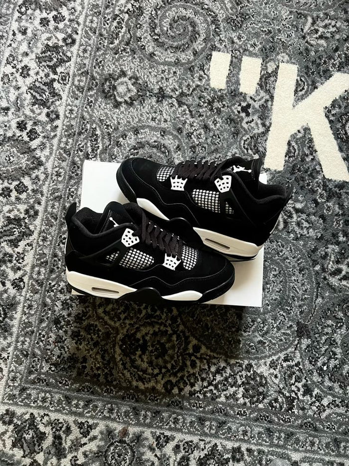 Jordan 4 Retro White Thunder (FQ8138-001) | SneakerClassics