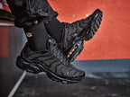 Nike Air Max Plus Triple Black (604133-050) | SneakerClassics