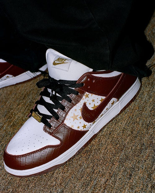 Nike SB Dunk Low Supreme Stars Barkroot Brown (2021) (DH3228-103) | SneakerClassics