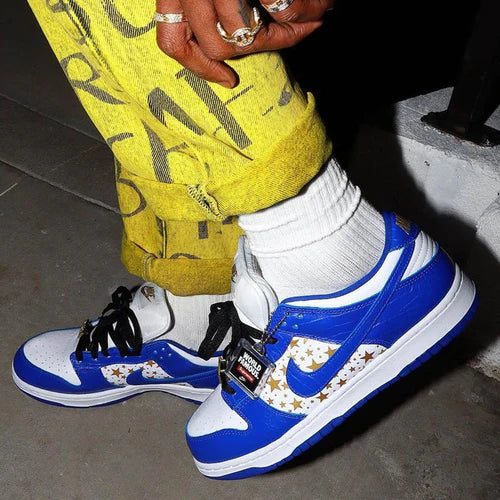 Nike SB Dunk Low Supreme Stars Hyper Royal (2021) (DH3228-100) | SneakerClassics