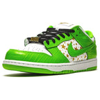 Nike SB Dunk Low Supreme Stars Mean Green (2021) (DH3228-101) | SneakerClassics