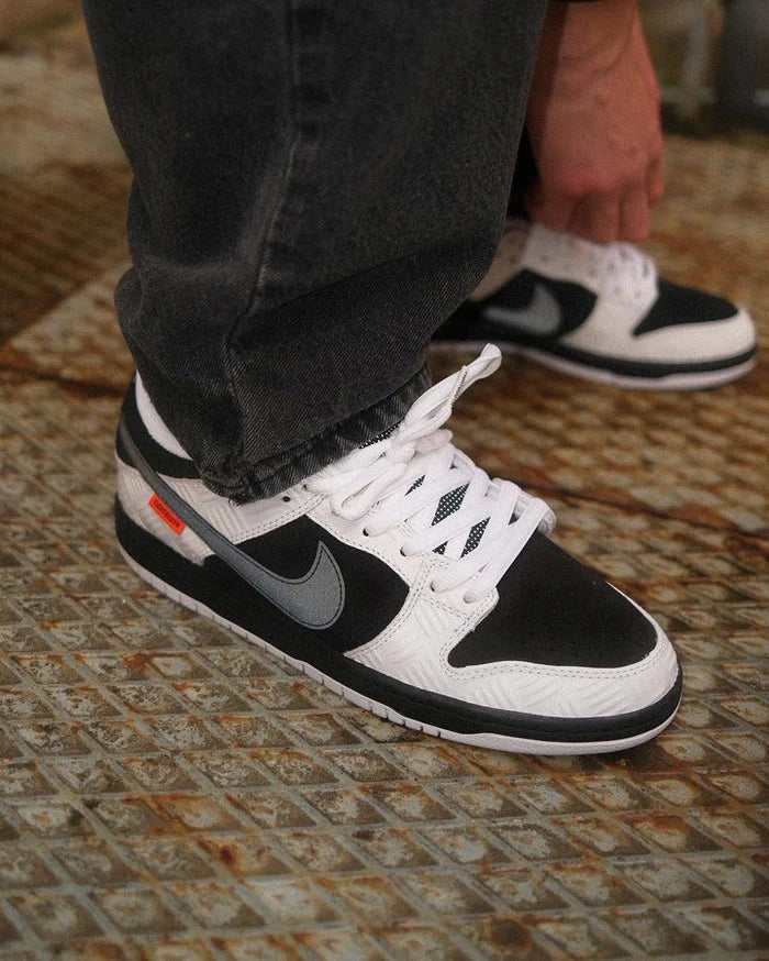 Nike SB Dunk Low TIGHTBOOTH (FD2629-100) | SneakerClassics