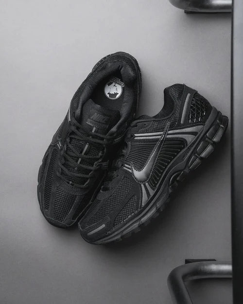 Nike Zoom Vomero 5 Black Metallic Dark Grey (HF1553-001) | SneakerClassics