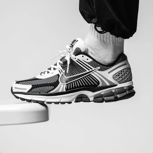 Nike Zoom Vomero 5 SE SP Dark Grey Black White (CI1694-001) | SneakerClassics