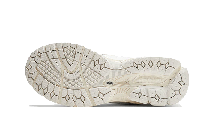 New Balance 1906D Protection Pack White (M1906DE) | SneakerClassics