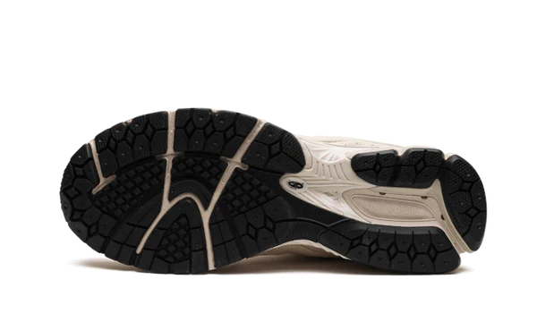 New Balance 2002R Bone Light Aluminum (ML2002RE) | SneakerClassics