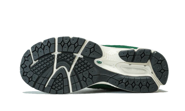 New Balance 2002R Nightwatch Green (M2002RHB) | SneakerClassics