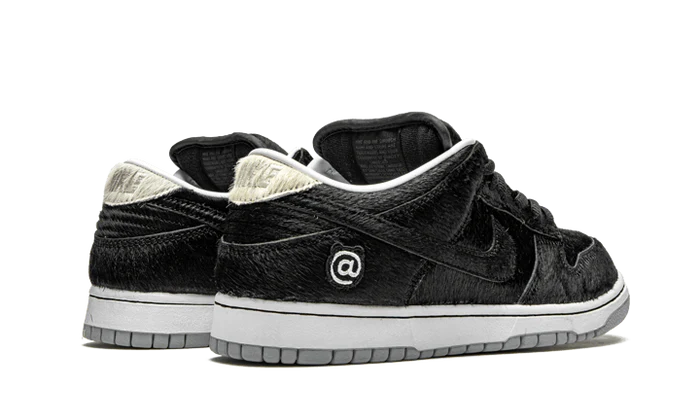 Nike SB Dunk Low Elite Medicom Bearbrick (877063-002) | SneakerClassics